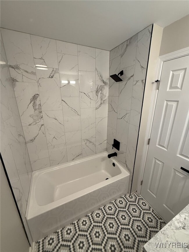 Building Photo - 307 Grandview Ave