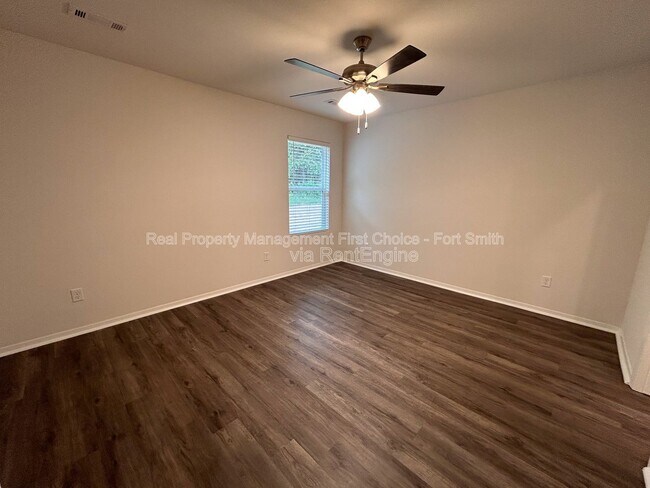 Building Photo - 10638 Cedar Wy