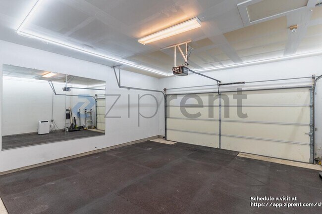 Building Photo - 5910 Swayden Ln