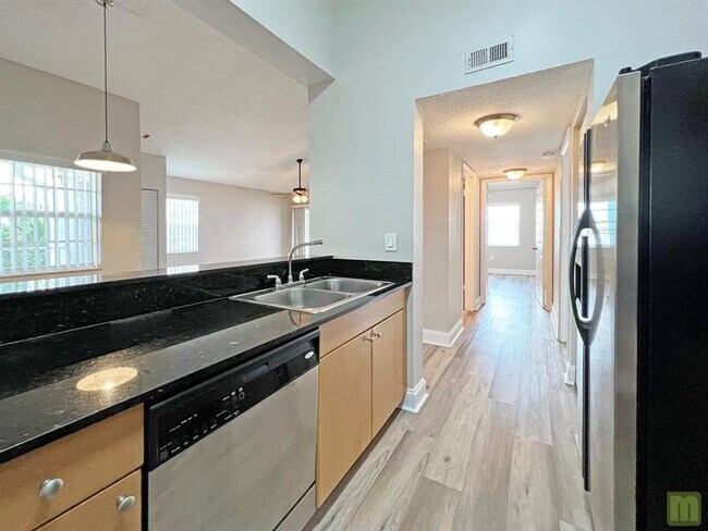Building Photo - 2811 N Oakland Forest Dr