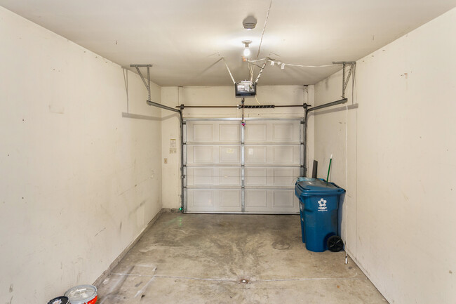 Building Photo - 1569 Galway Dr
