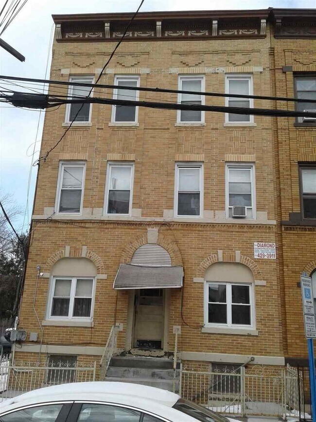 Building Photo - 112 Lincoln St