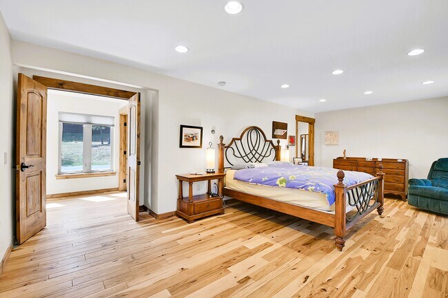 Building Photo - 29934 Paint Brush Dr