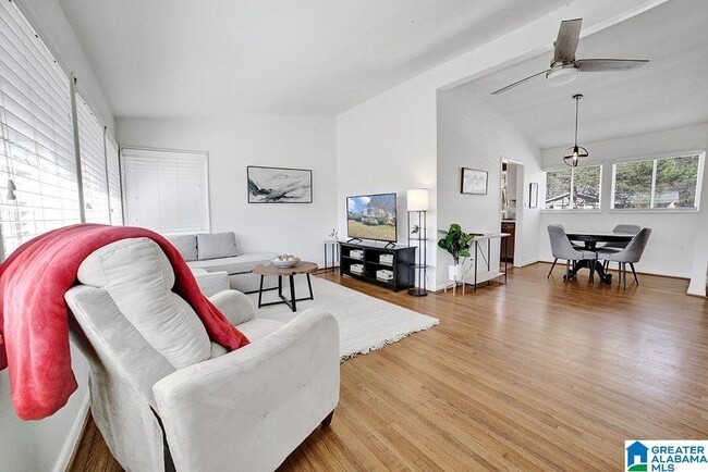 Building Photo - 204 Woodside Dr