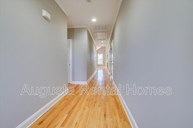 Building Photo - 719 Bonnie Oaks Ln