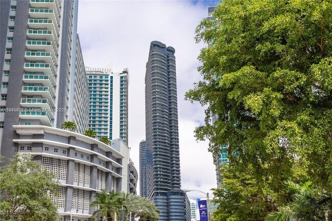 Building Photo - 1000 Brickell Plaza