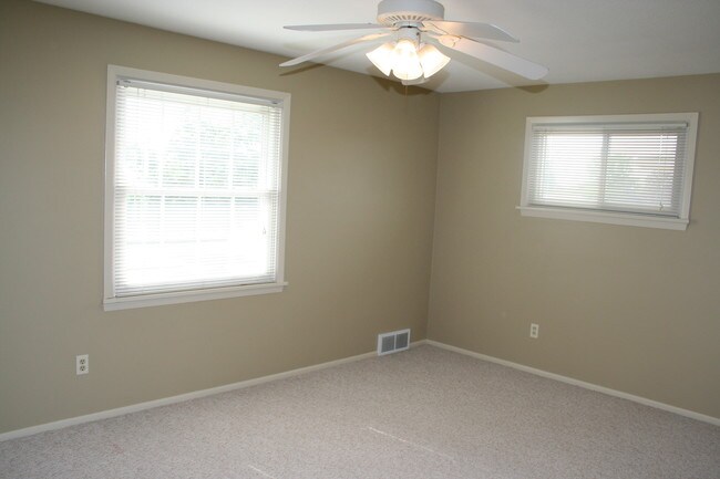 Master Bedroom - View 1 - 1269 Bonnie Ln