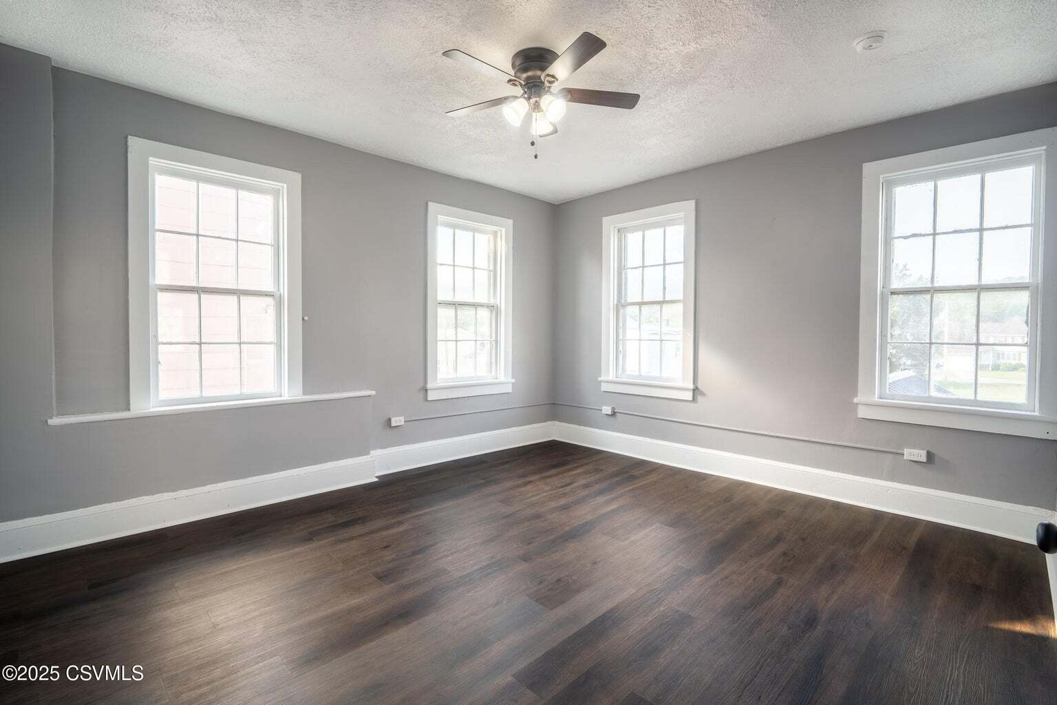 Building Photo - 934 Grand St