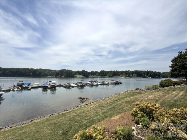 Building Photo - 9817 Emerald Point Dr