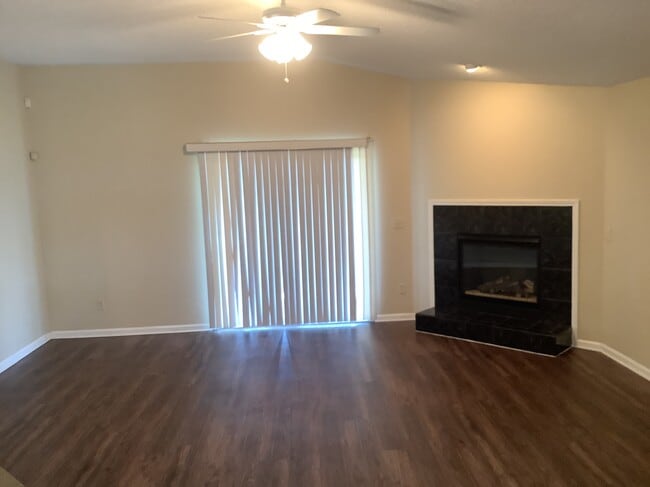 Building Photo - 3268 Volley Dr