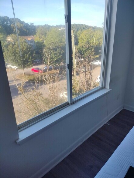 WIndow - 1221 University Ct