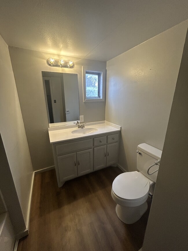 Building Photo - 400 S Ranchwood Blvd