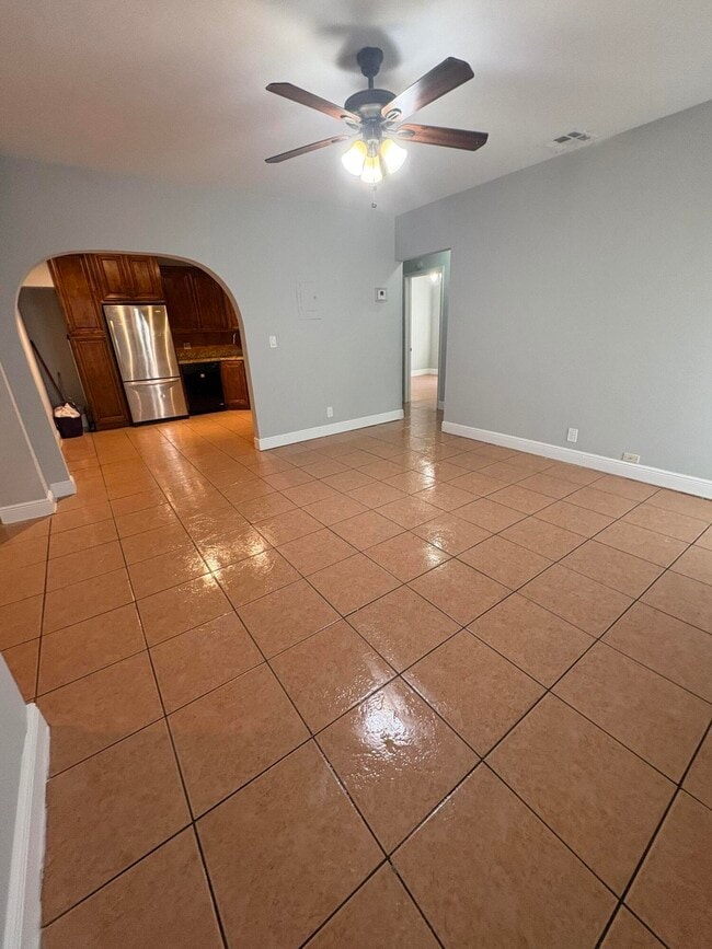 Building Photo - 1340 NW 5th Ave