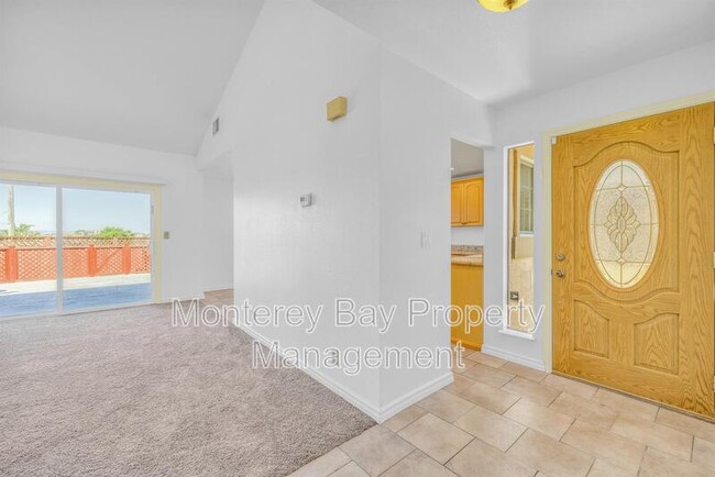 Building Photo - 143 Seal Ct