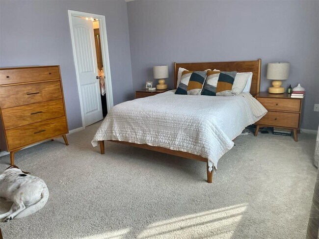 Building Photo - 2025 Langdale Ln