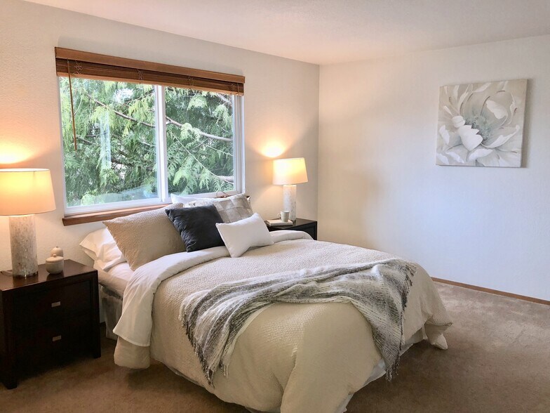 Building Photo - Lynnwood Home (Reduced rent until May 30th)