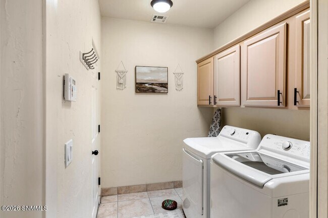 Building Photo - 2561 Desert Cove Pl