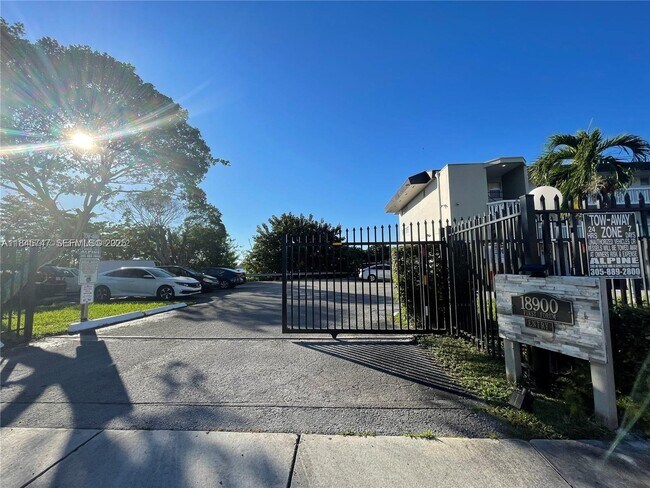 Building Photo - 18900 NE 14th Ave