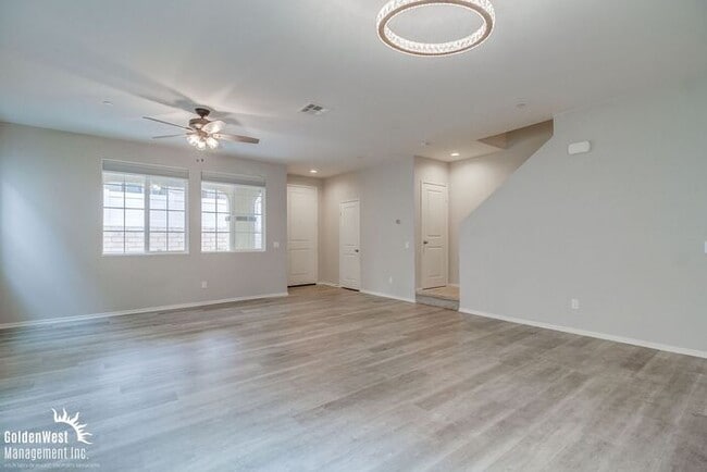 Building Photo - Stunning 3Bdm 2.5Ba Townhome in the Montec...
