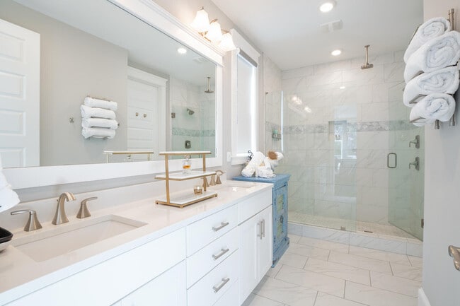 Building Photo - 4 Clipper St