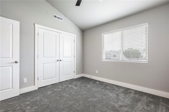 Building Photo - 652 Sun Meadows Loop