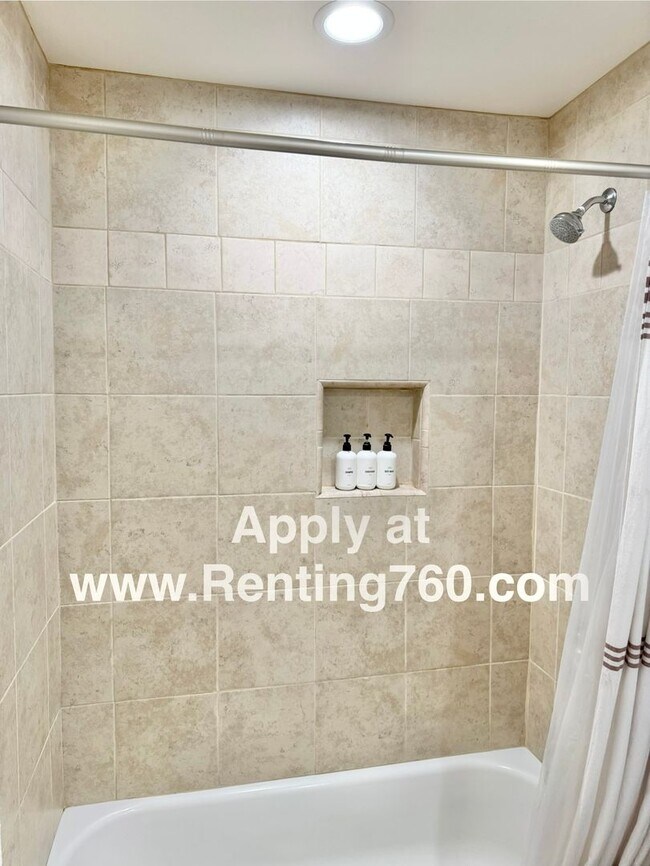 Building Photo - Modern 4 Bedroom 2 Bathroom Home In Storey...