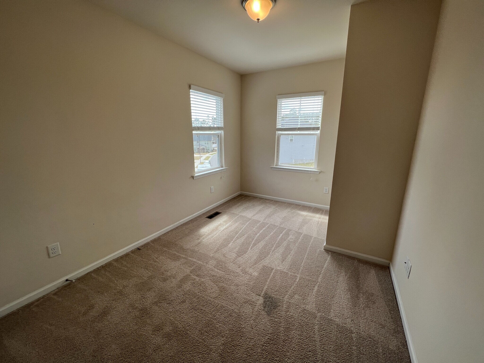 Building Photo - Room in Townhome on Chattering Lory Ln