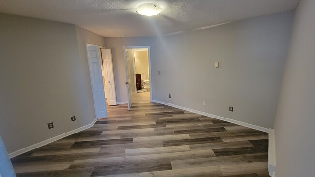 Building Photo - 615 Hilltop Terrace