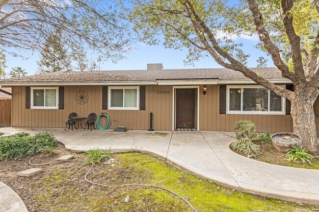 Building Photo - Madera Ranchos Home, 3BR/2BA, Built 1986 -...