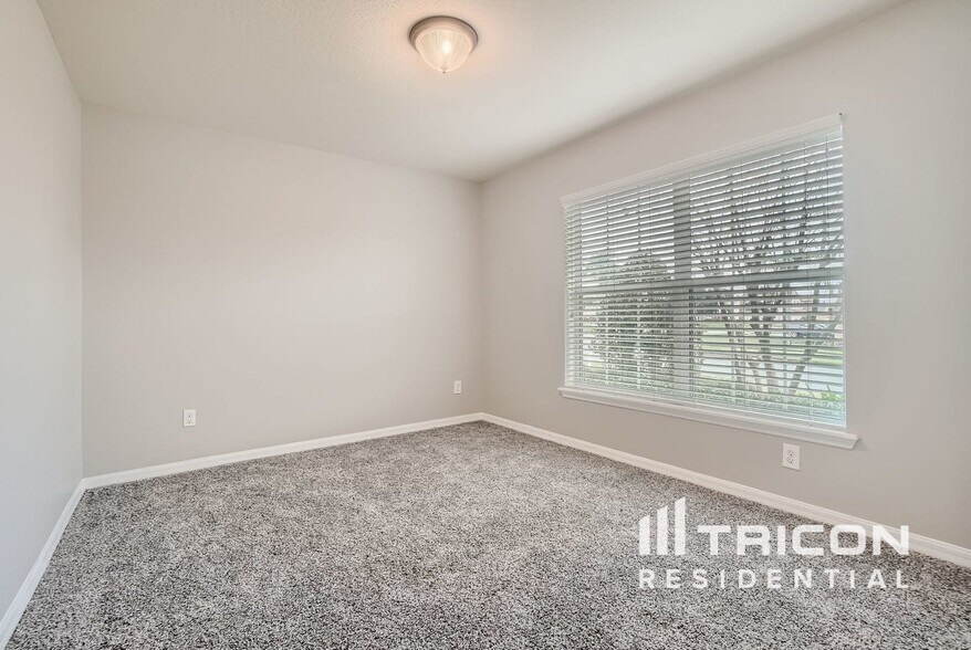 Building Photo - 11127 Lemay Dr