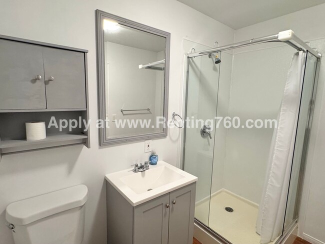 Building Photo - 2 Bed 2 Bath Near Military Base!