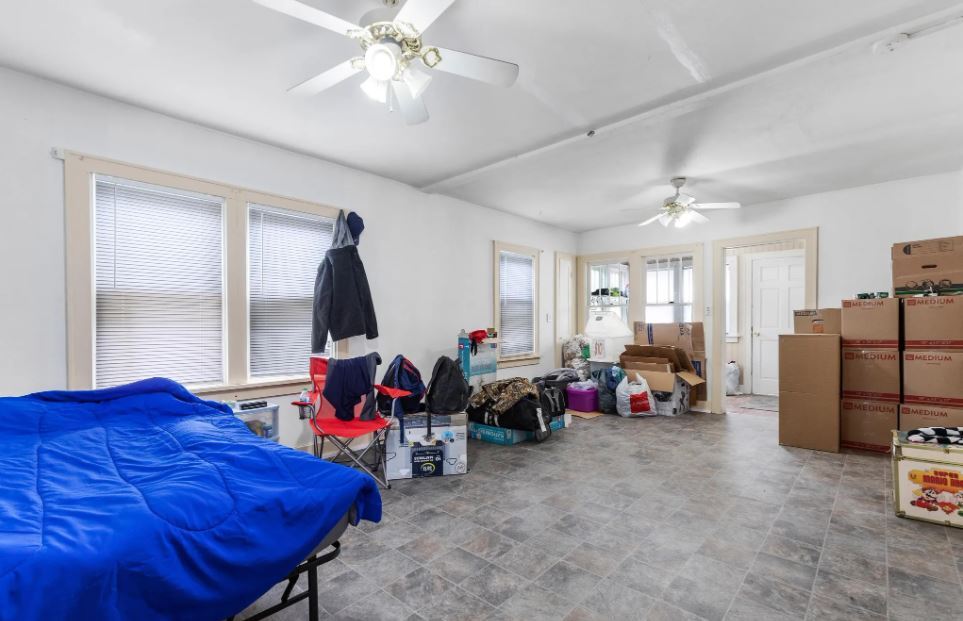 Living room - 334 Gwinn Ave