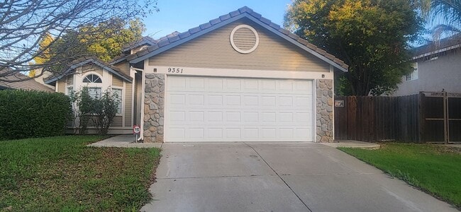 Primary Photo - Wonderful 3 Bedroom 2 Bathroom Home in Elk...