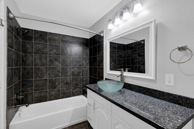 Building Photo - 4838 Delano St