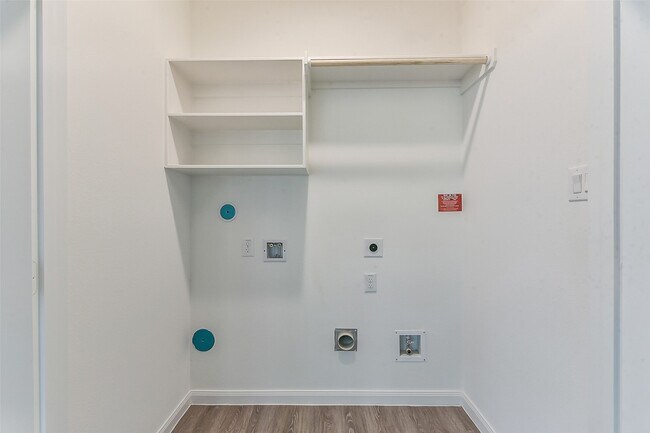 Building Photo - 3906 Sugardale St