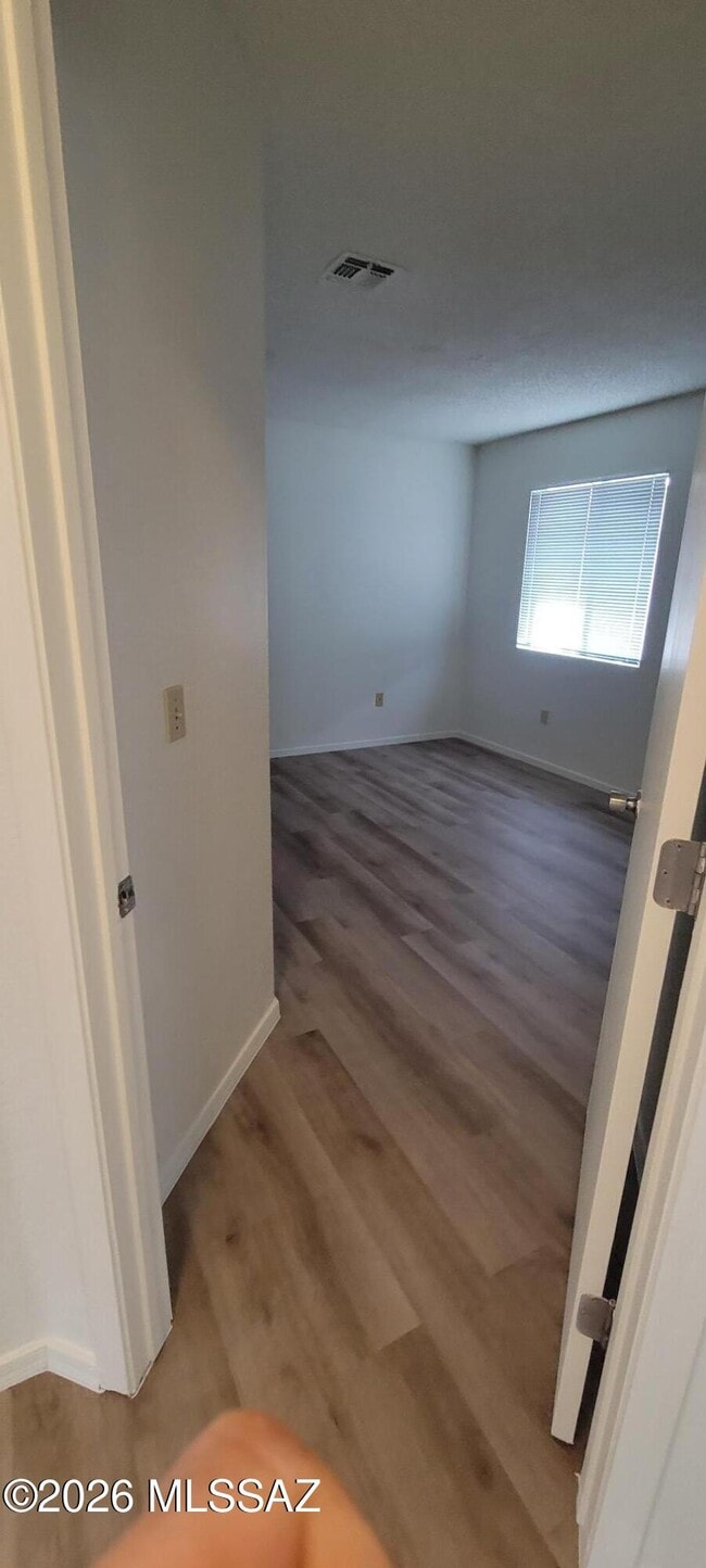 Building Photo - 6000 S Wood Crest Dr