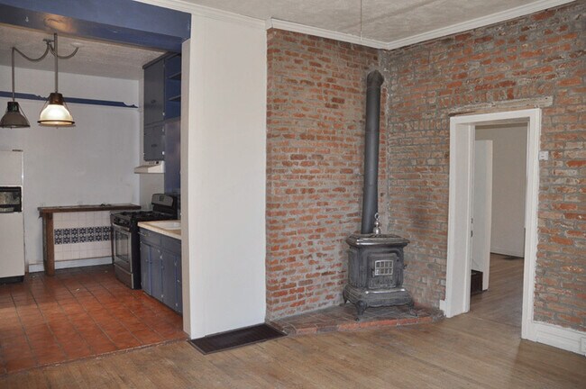 Building Photo - 711 Arno St SE