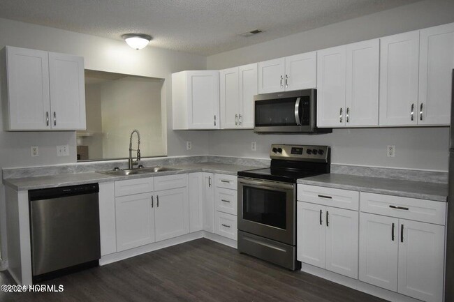 Building Photo - 2031 Brandymill Ln