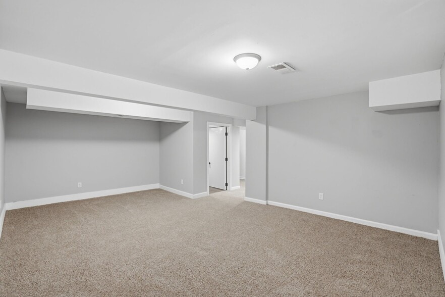 Building Photo - 2603 W 55th St