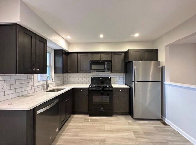 Building Photo - 32 Hazel St