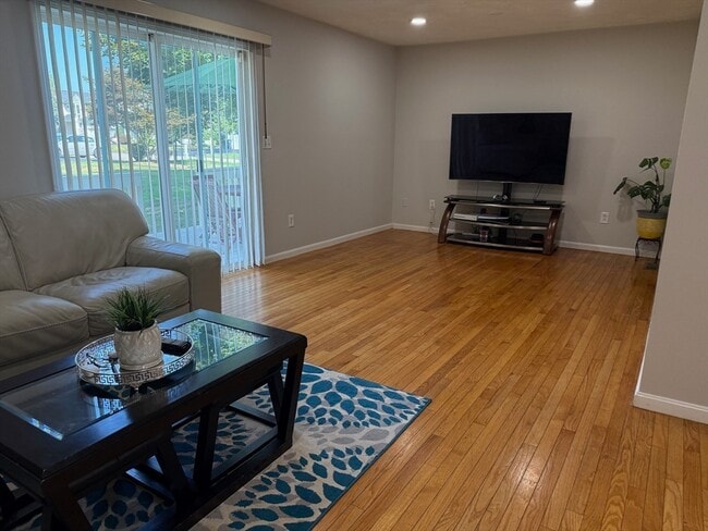 Building Photo - 10 Ptarmigan Dr