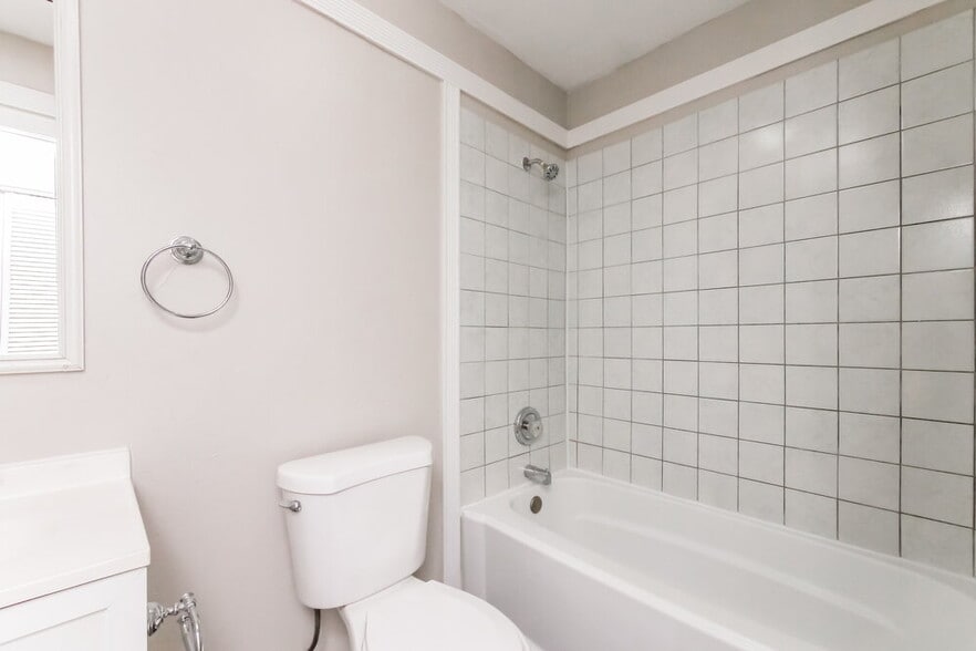 Building Photo - 11010 SW 123rd Ave