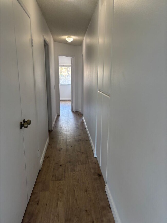 Building Photo - 2bd/2ba Upper Unit In Quail Ridge!!