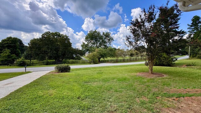 Building Photo - 6710 Pirkle Dr