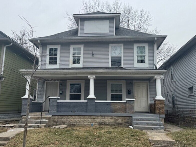 Building Photo - Newly Renovated 3BR/1BA Townhome located close to downtown Indy