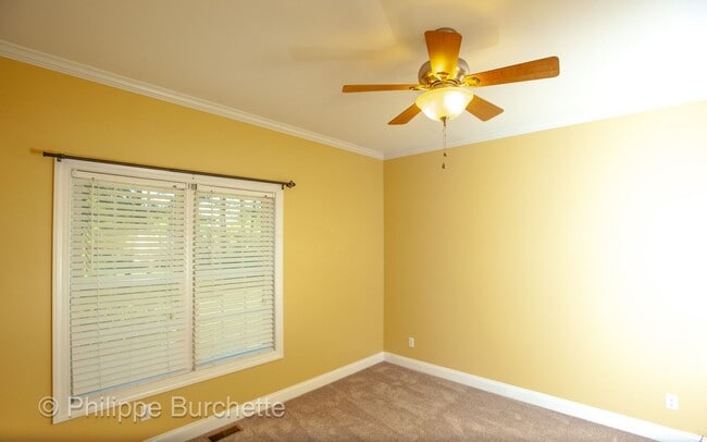 Building Photo - $1,800 – 3-bedroom, 2-bathroom house in Ro...