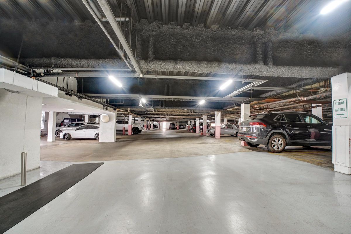 Building Photo - 10600 Wilshire Blvd