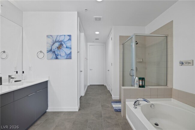 Building Photo - 353 E Bonneville Ave