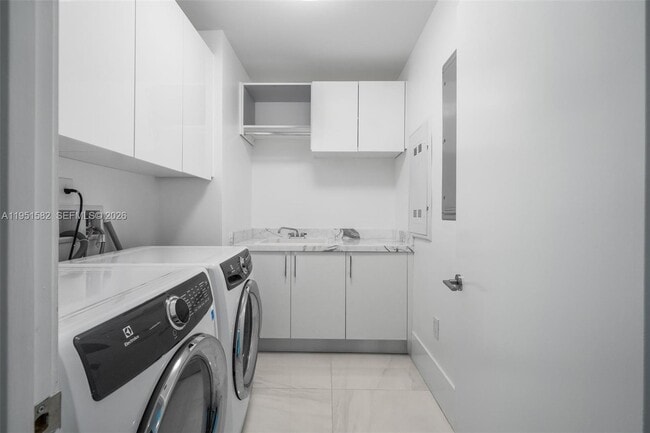 Building Photo - 330 Sunny Isles Blvd