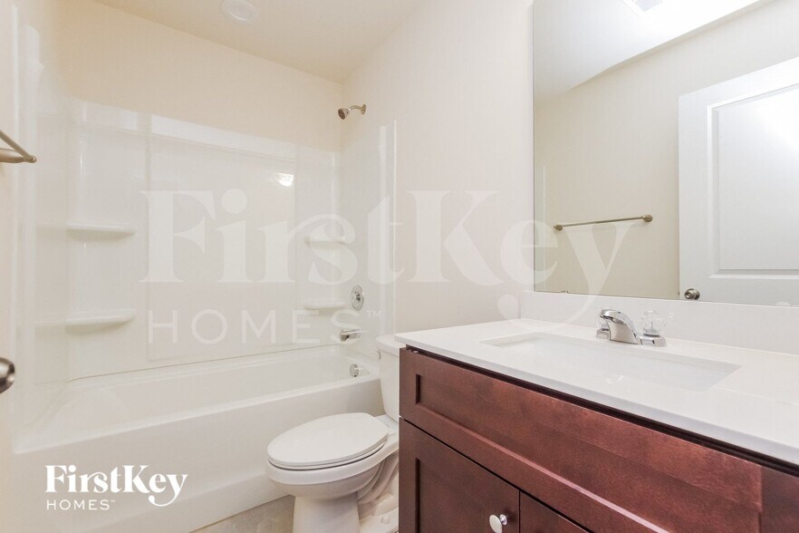 Building Photo - 423 Leland St